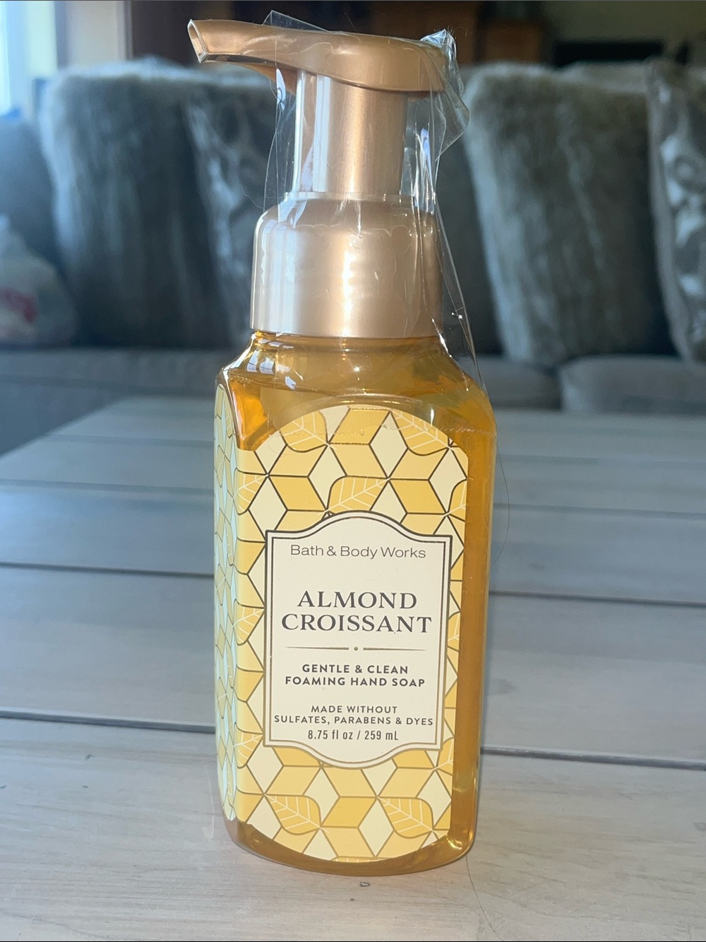 Bath & Body Works Almond Croissant Foaming Hand Soap — Yellow & Gold